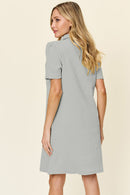 Vestido de manga corta con cuello con cuello y textura de tamaño completo de Double Take