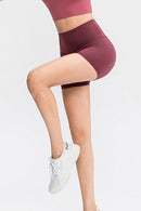 Short de sport à large ceinture