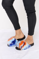 Sandalias de felpa con puntera abierta de Forever Link