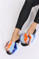 Sandalias de felpa con puntera abierta de Forever Link