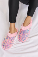 Pantuflas de felpa con punta redonda y lentejuelas de Forever Link