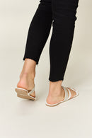 Sandalias planas con tiras y diamantes de imitación de WILD DIVA