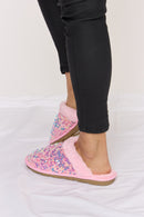 Pantuflas de felpa con punta redonda y lentejuelas de Forever Link