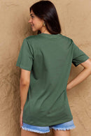 Camiseta de algodón con estampado de esqueleto de dinosaurio de tamaño completo de Simply Love