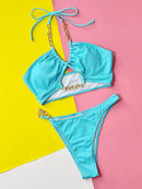 Conjunto de bikini de dos piezas con detalle de cadena y cuello halter