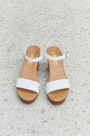 Tacones con correa y plataforma de madera Time After Time de DDK