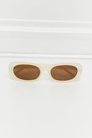 Gafas de sol ovaladas con montura completa