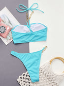 Conjunto de bikini de dos piezas con detalle de cadena y cuello halter