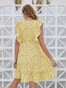 Mini-robe à surplis fleuri et petites fleurs à volants