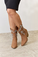 Bottes de cowboy Forever Link avec détails en strass