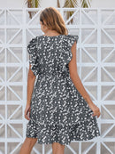 Mini-robe à surplis fleuri et petites fleurs à volants