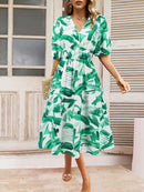 Robe à manches courtes et surplis imprimé froncé