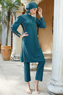 Ensemble de bain casquette, haut à quart de zip et pantalon