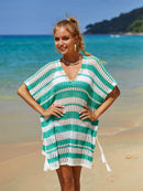 Cover-up con cuello en V y rayas caladas con borlas