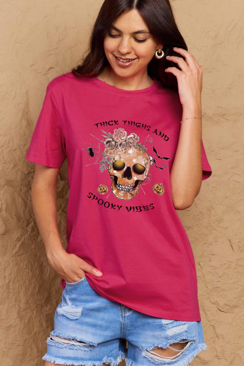 Simply Love T-shirt en coton graphique avec cuisses épaisses et vibrations effrayantes