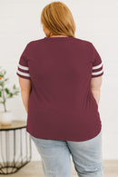 T-shirt rayé à col en V de grande taille