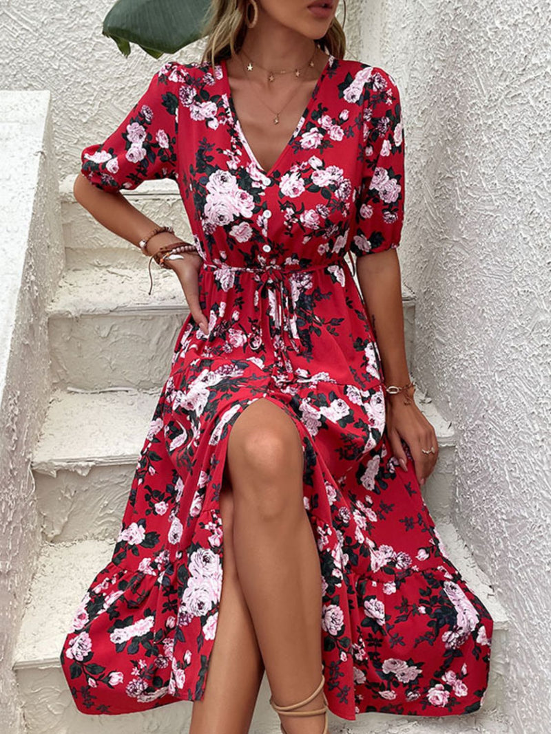 Robe fleurie fendue à taille nouée