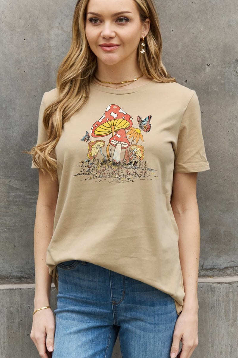 Simply Love T-shirt en coton avec image champignon et papillon pleine taille