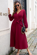Robe maxi plissée à manches longues et surplis
