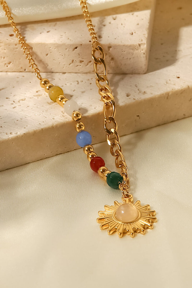Collier pendentif en forme de soleil opale