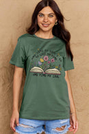 T-shirt en coton avec motif livre et fleur en taille réelle Simply Love