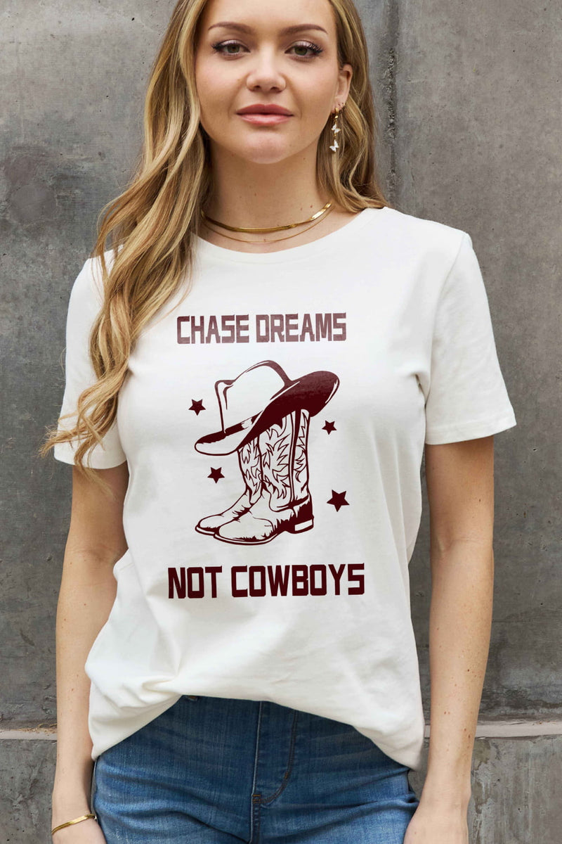 Camiseta de algodón con gráfico CHASE DREAMS NOT COWBOYS de tamaño completo de Simply Love