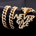 NEVER GIVE UP Unisexe Lettre Pendentif Iced Out Collier 