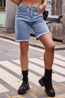 Short en denim à ourlet brut avec poches