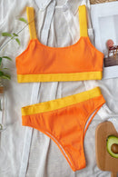 Ensemble de bikini à encolure dégagée et blocs de couleurs