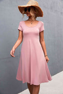 Robe à manches courtes et col rond