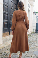 Robe maxi plissée à manches longues et surplis