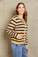 Cardigan tissé boutonné sur le devant à rayures droites