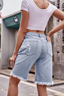 Short en denim vieilli à ourlet brut avec poches