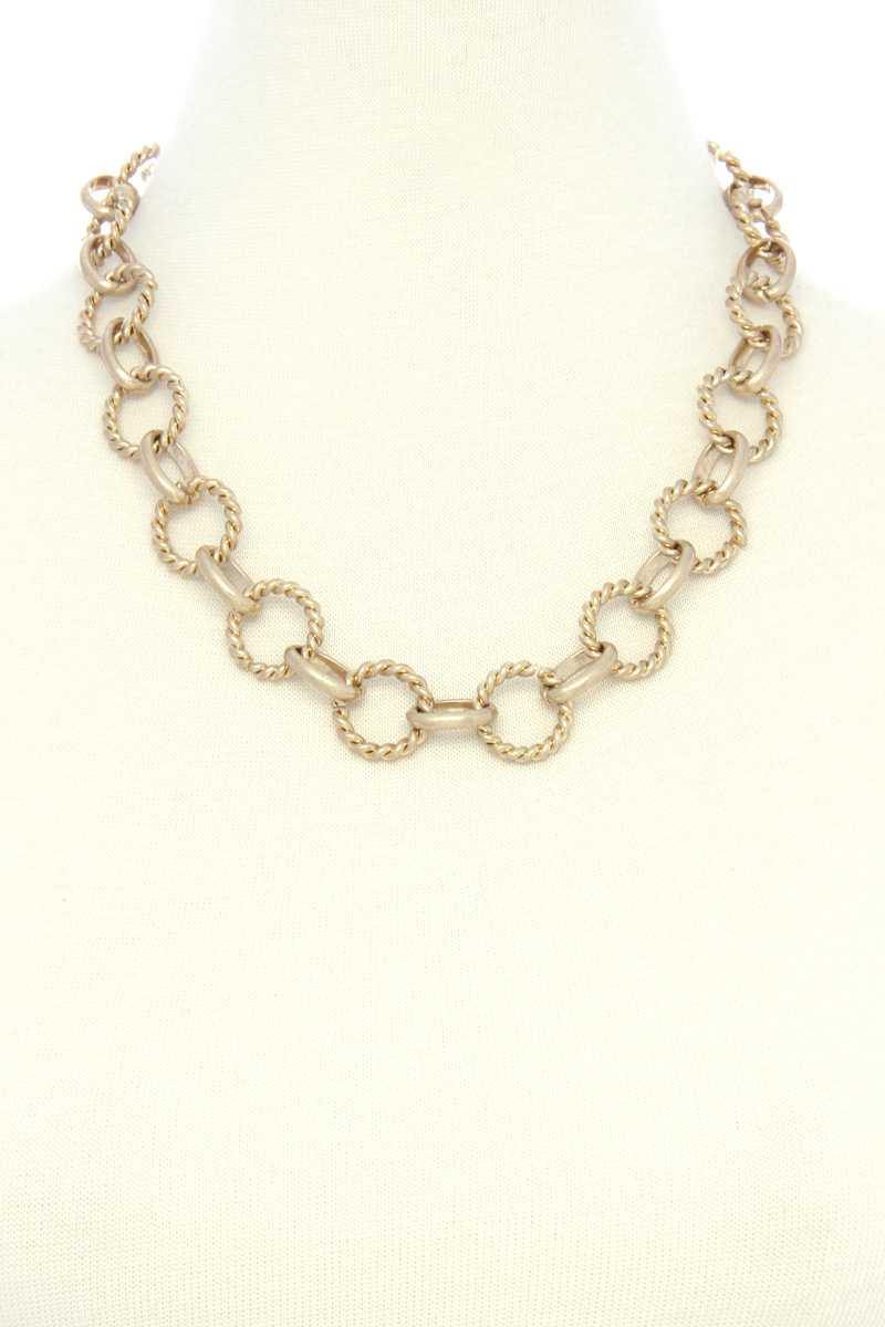 Twisted Circle Link Necklace - AM APPAREL